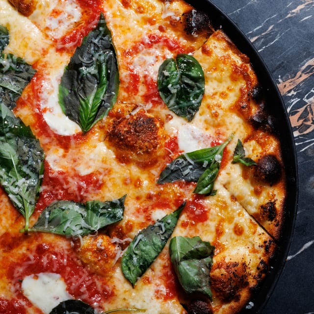 Margherita Pie (Medium 14").